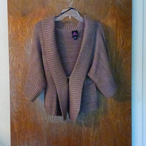 2B Bebe soft, light mocha cardi with 1/2 sleeves - Picture 1 of 4